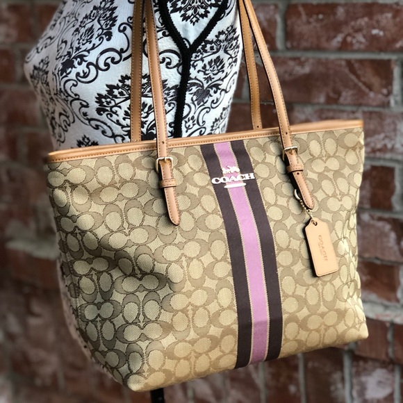 NWT Coach  Zip Top Tote In Signature With Stripe - Picture 2 of 8